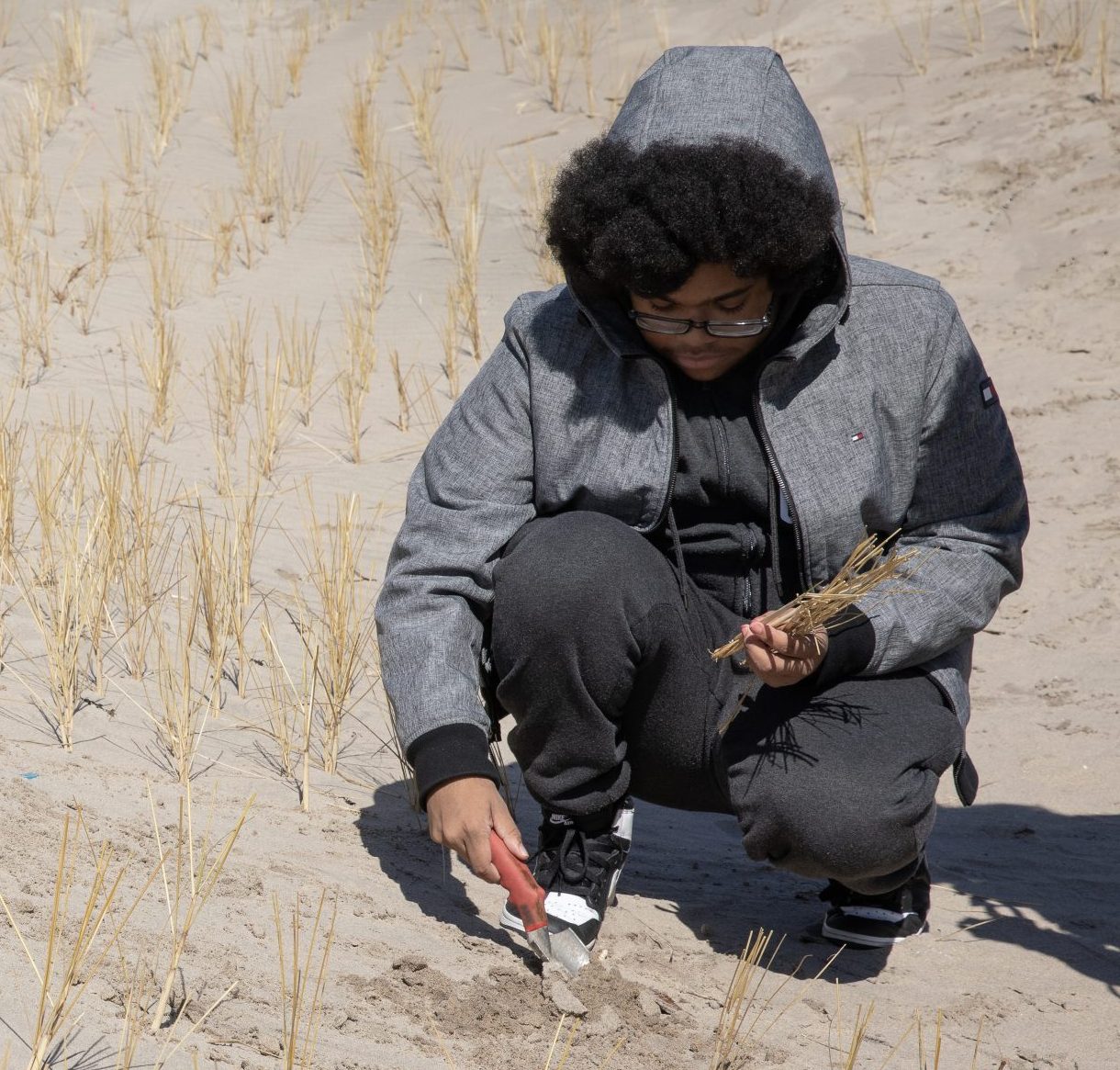 NYC high schoolers work to protect Brooklyn’s shoreline